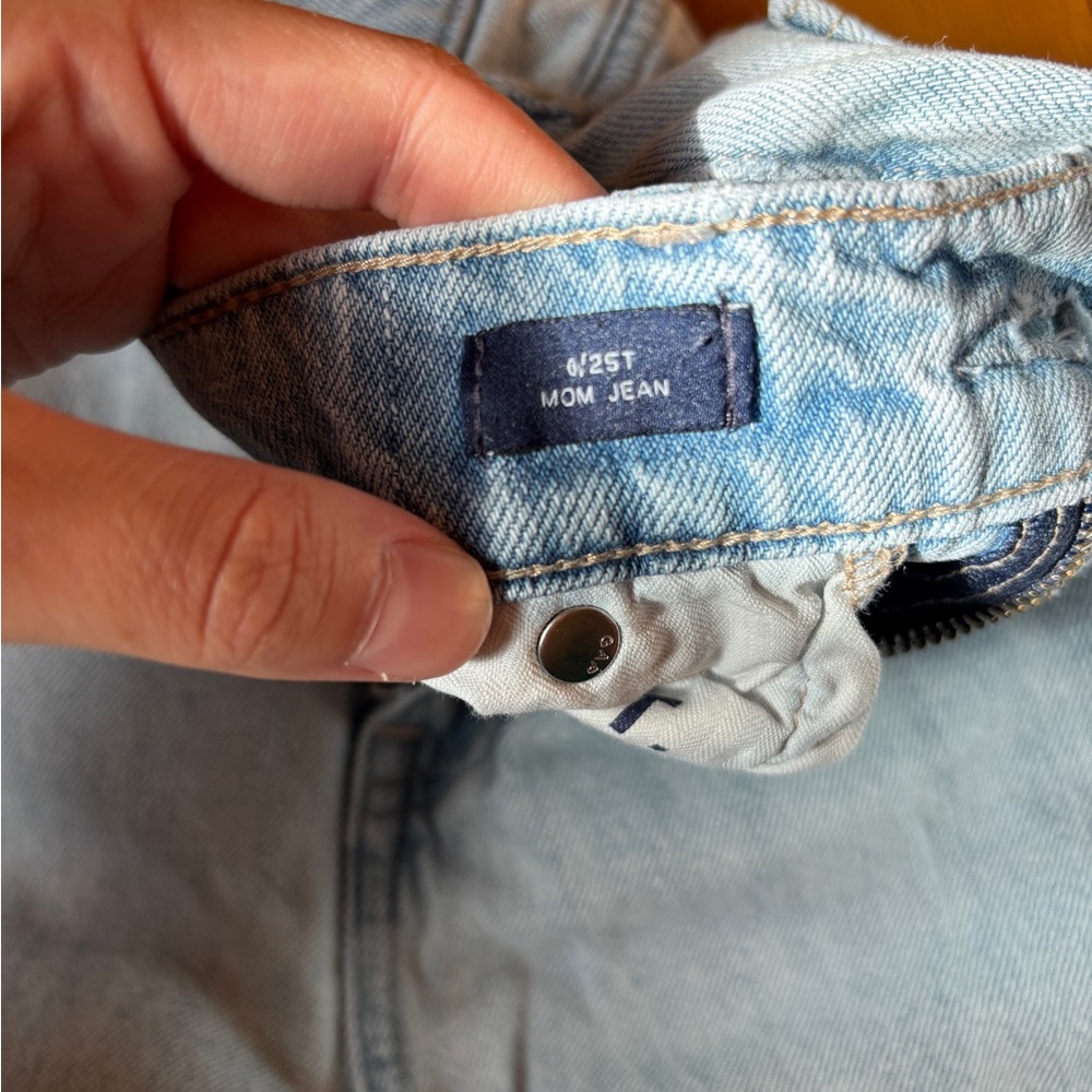 GAP High Rise Mom Jean - Picture 5 of 6